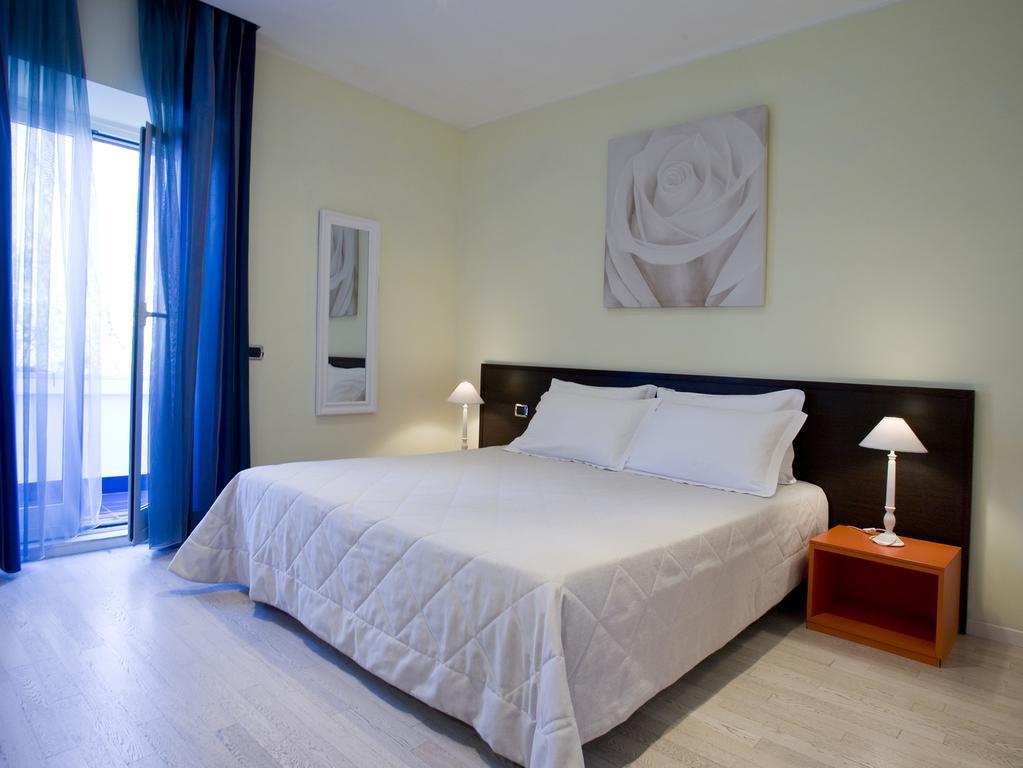 Pascucci Al Porticciolo Hotel Фьюмичино Экстерьер фото