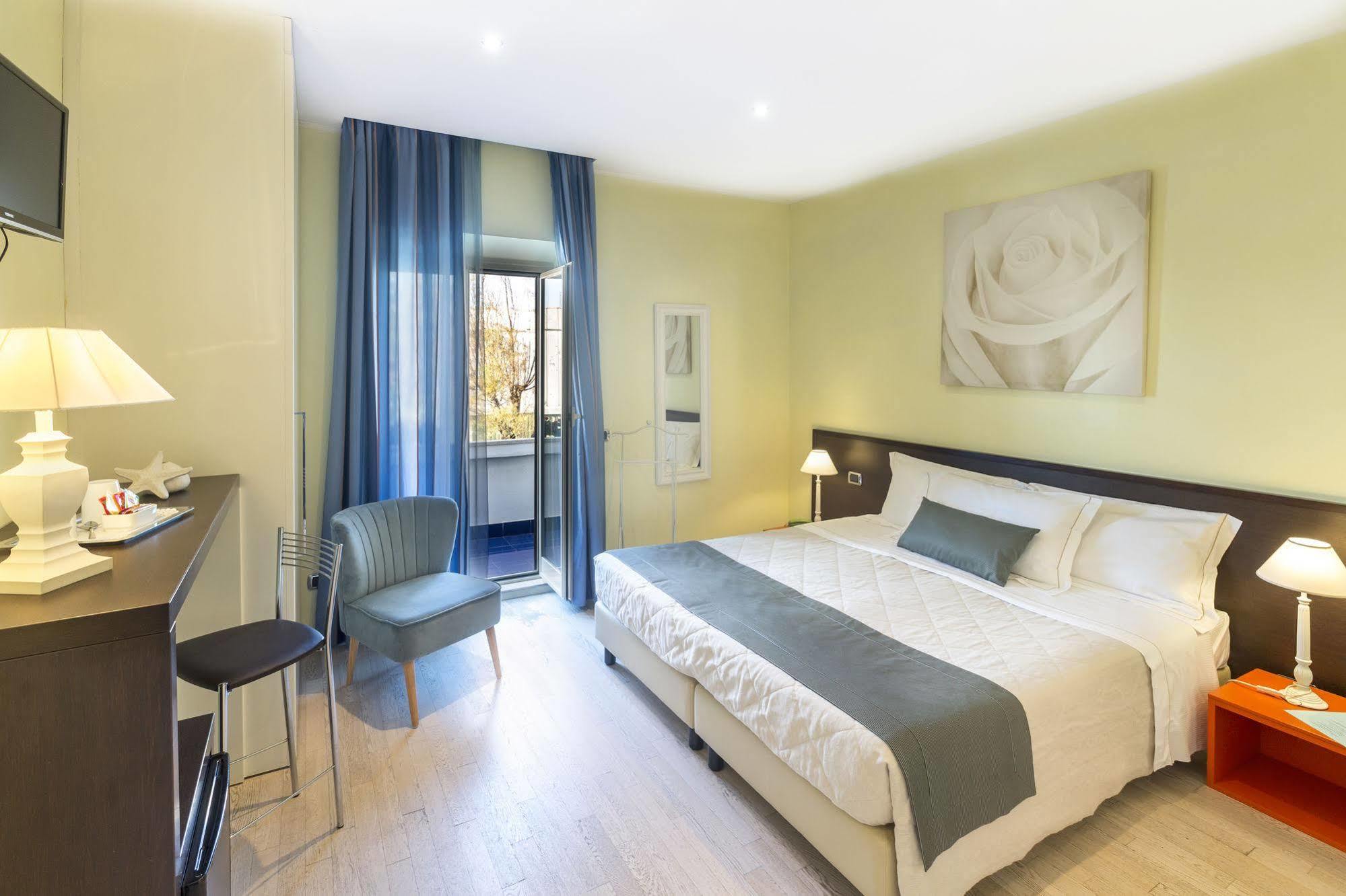 Pascucci Al Porticciolo Hotel Фьюмичино Экстерьер фото