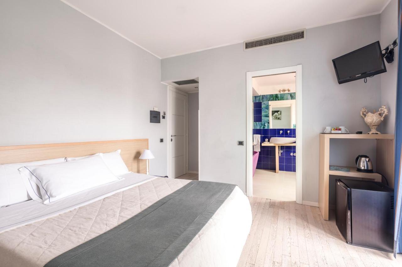 Pascucci Al Porticciolo Hotel Фьюмичино Экстерьер фото