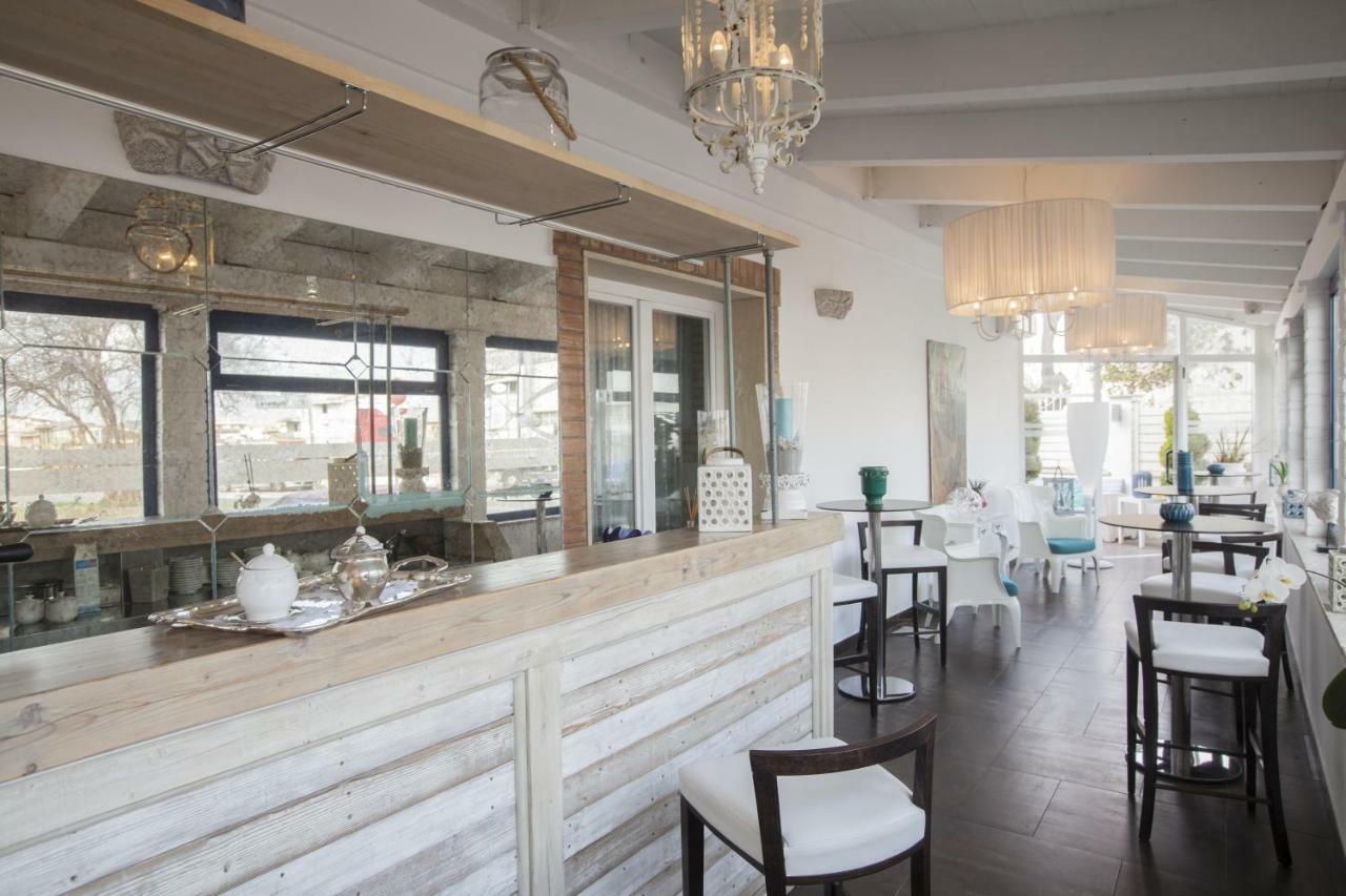 Pascucci Al Porticciolo Hotel Фьюмичино Экстерьер фото